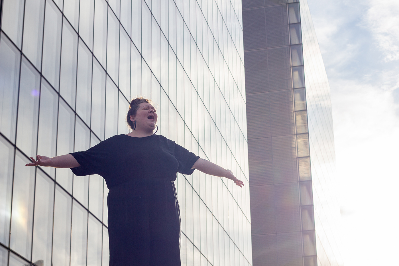 Mathilde sort la vidéo virale Hymne des Femmes